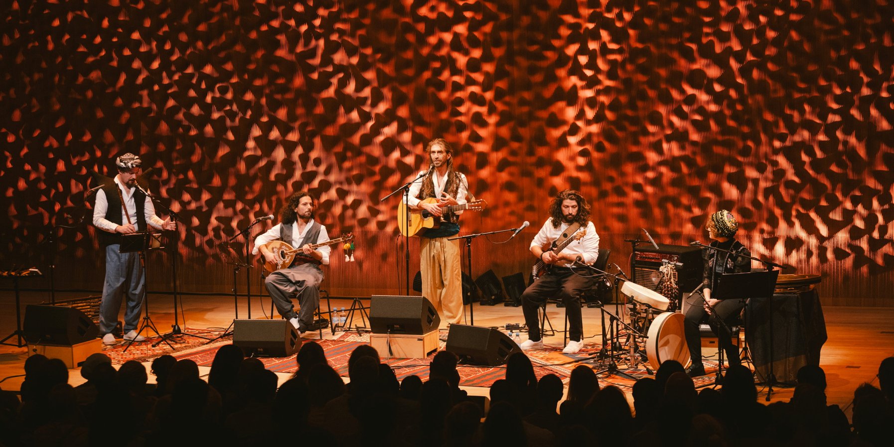 231118_kurdistan_festival_day_2_danuk_konzert_epks_c_daniel_dittus_09.jpg__1794x897_q85_crop_subject_location-960,640_subsampling-2_upscale